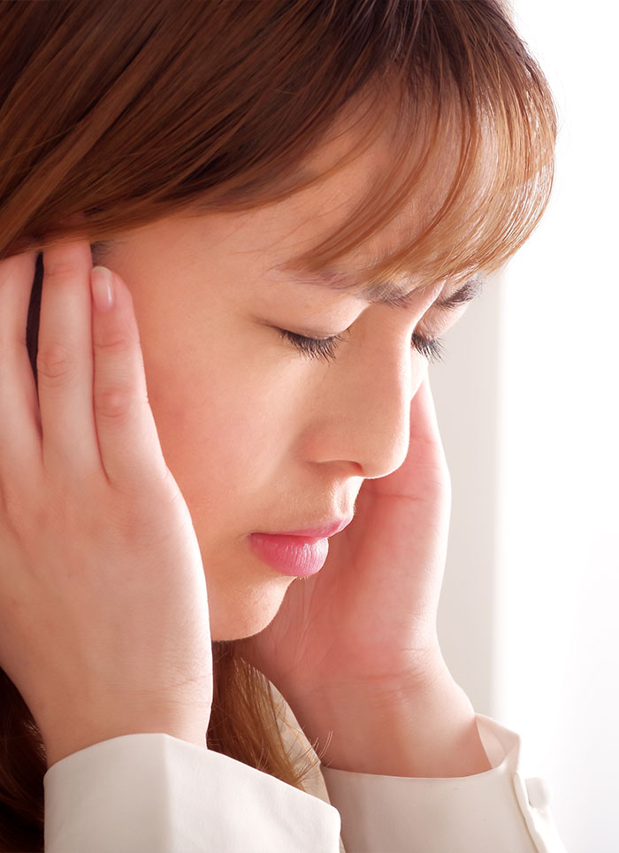 突発性難聴の女性